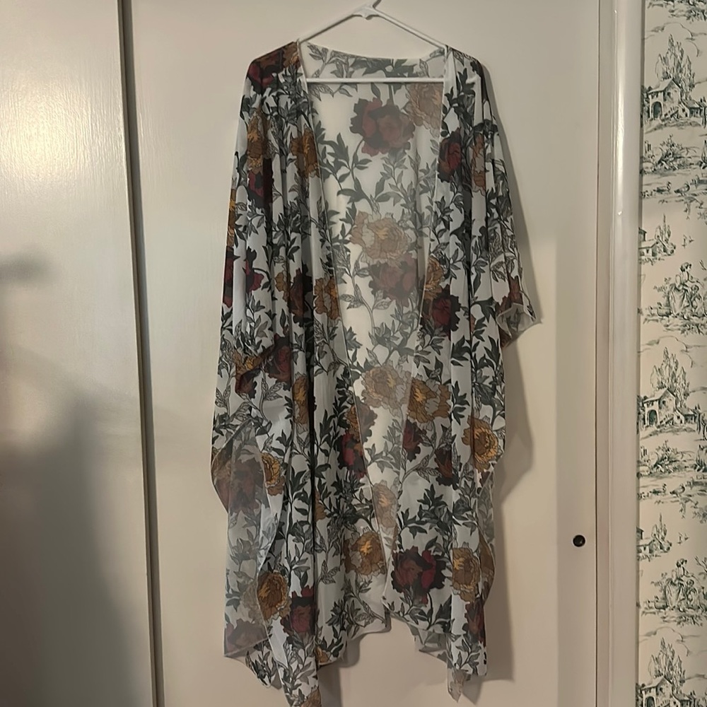 Flowered boho kimono wrap